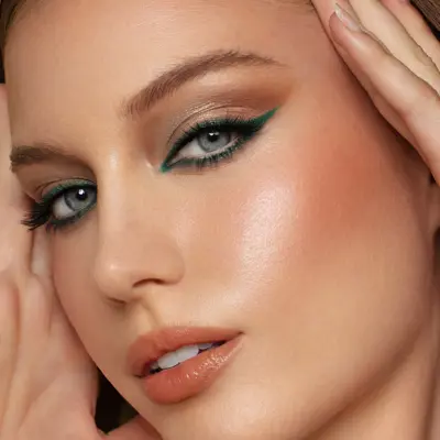 Oasis Collection - Lost Lagoon Eyeshadow Palette view 3